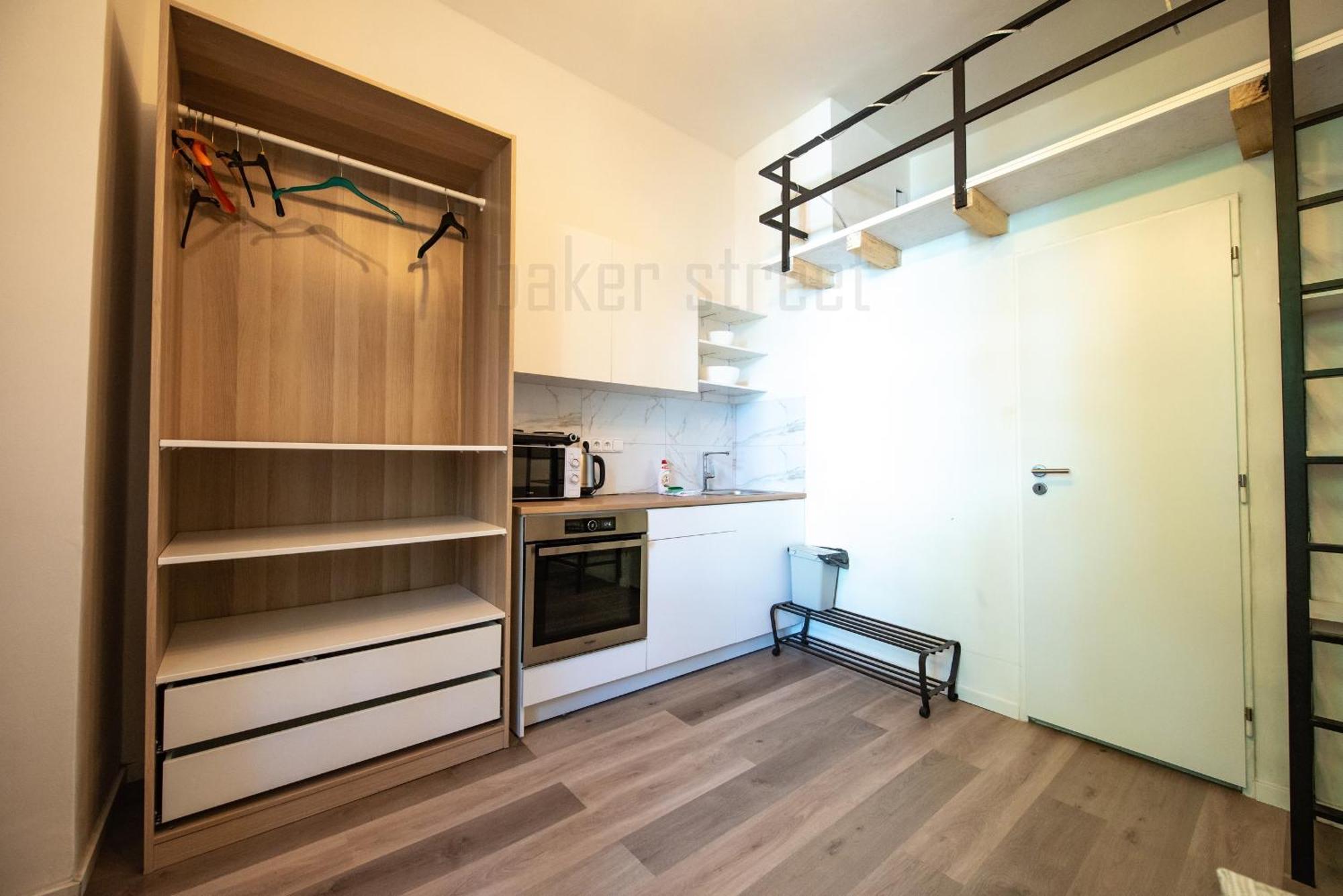 Storey Apartment Close To Metro Palmovka Prag Exteriör bild